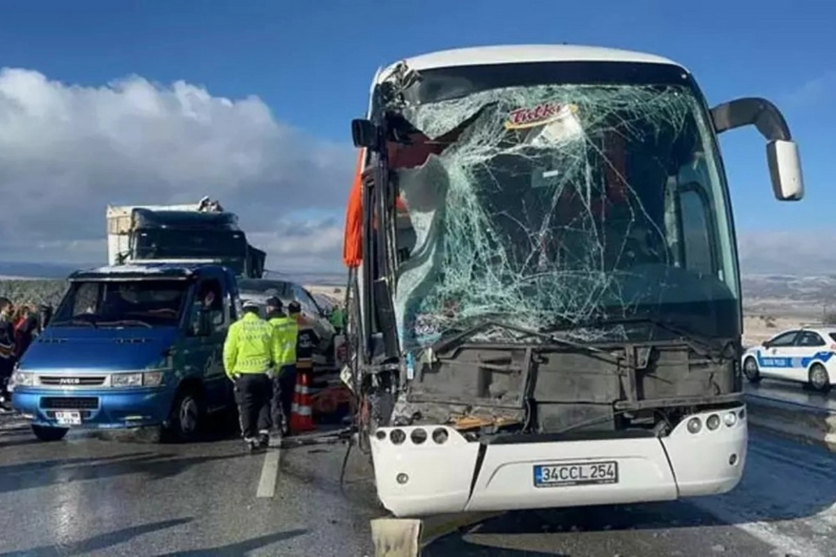 Türkiyədə daha bir avtobus qəzası olub - VİDEO